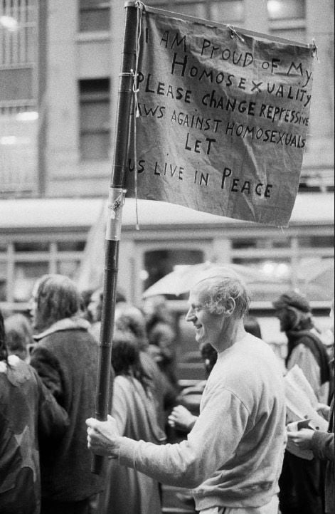 Rennie Ellis at Gay Pride Week, September 1973: Gordon Doak and his one-man banner. [Photograph]